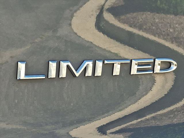 Certified 2023 Chrysler Pacifica Limited FWD image 35