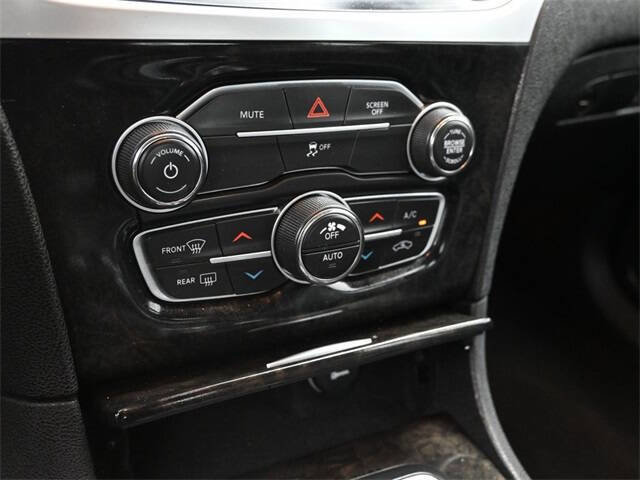 Used 2020 Chrysler 300 Limited image 10