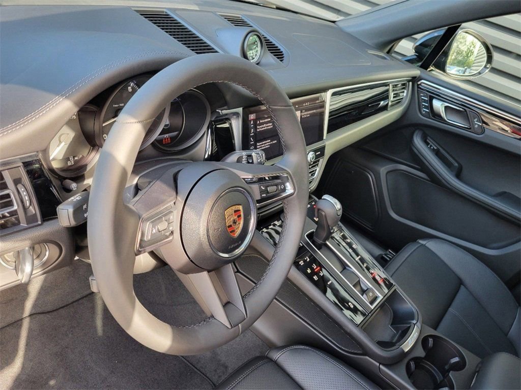 Certified 2025 Porsche Macan image 20