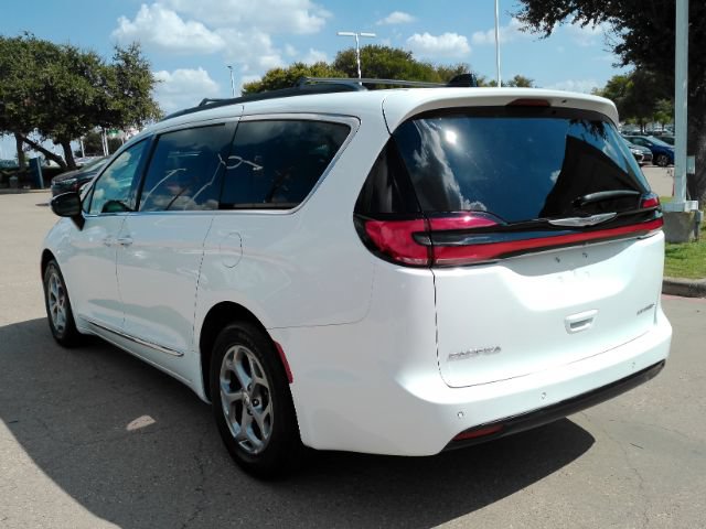 Used 2023 Chrysler Pacifica Limited FWD image 13