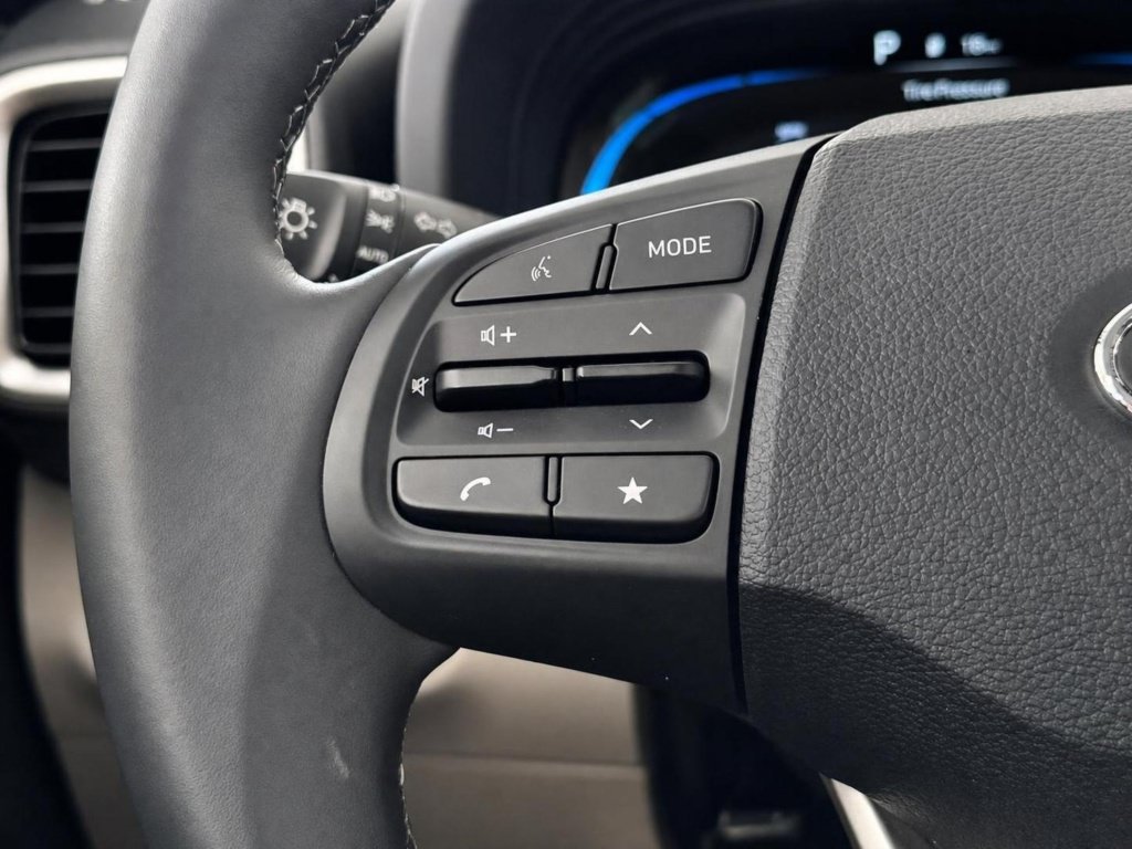 New 2026 Hyundai Venue SEL FWD image 19