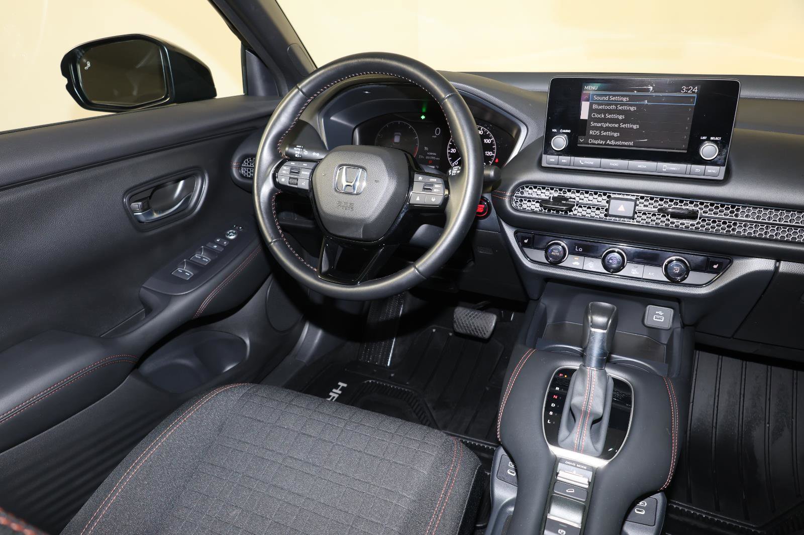 Used 2025 Honda HR-V Sport image 9