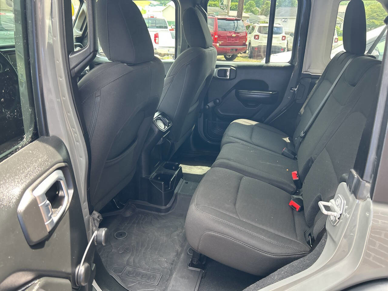 Used 2018 Jeep Wrangler Unlimited Sport image 9