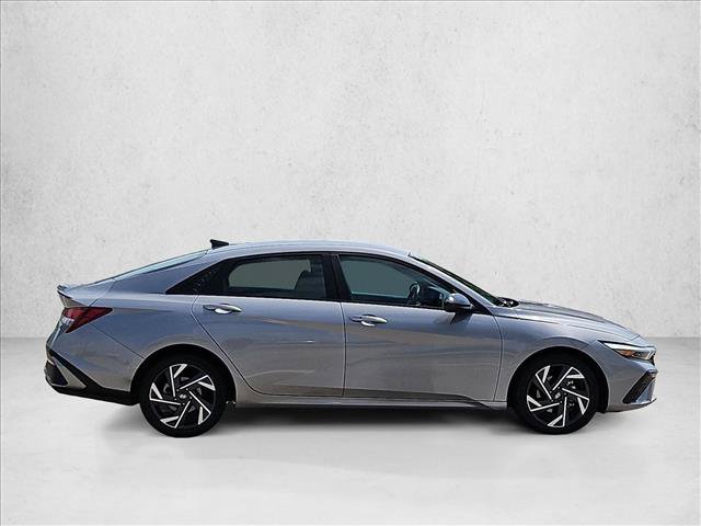 Used 2025 Hyundai Elantra Sport FWD image 4