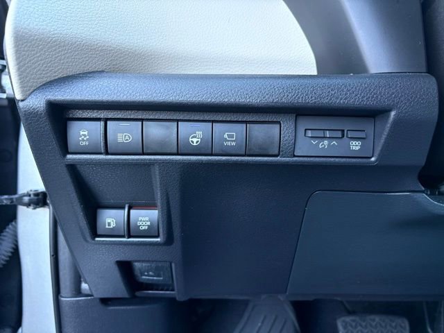 Used 2021 Toyota Sienna Platinum image 23