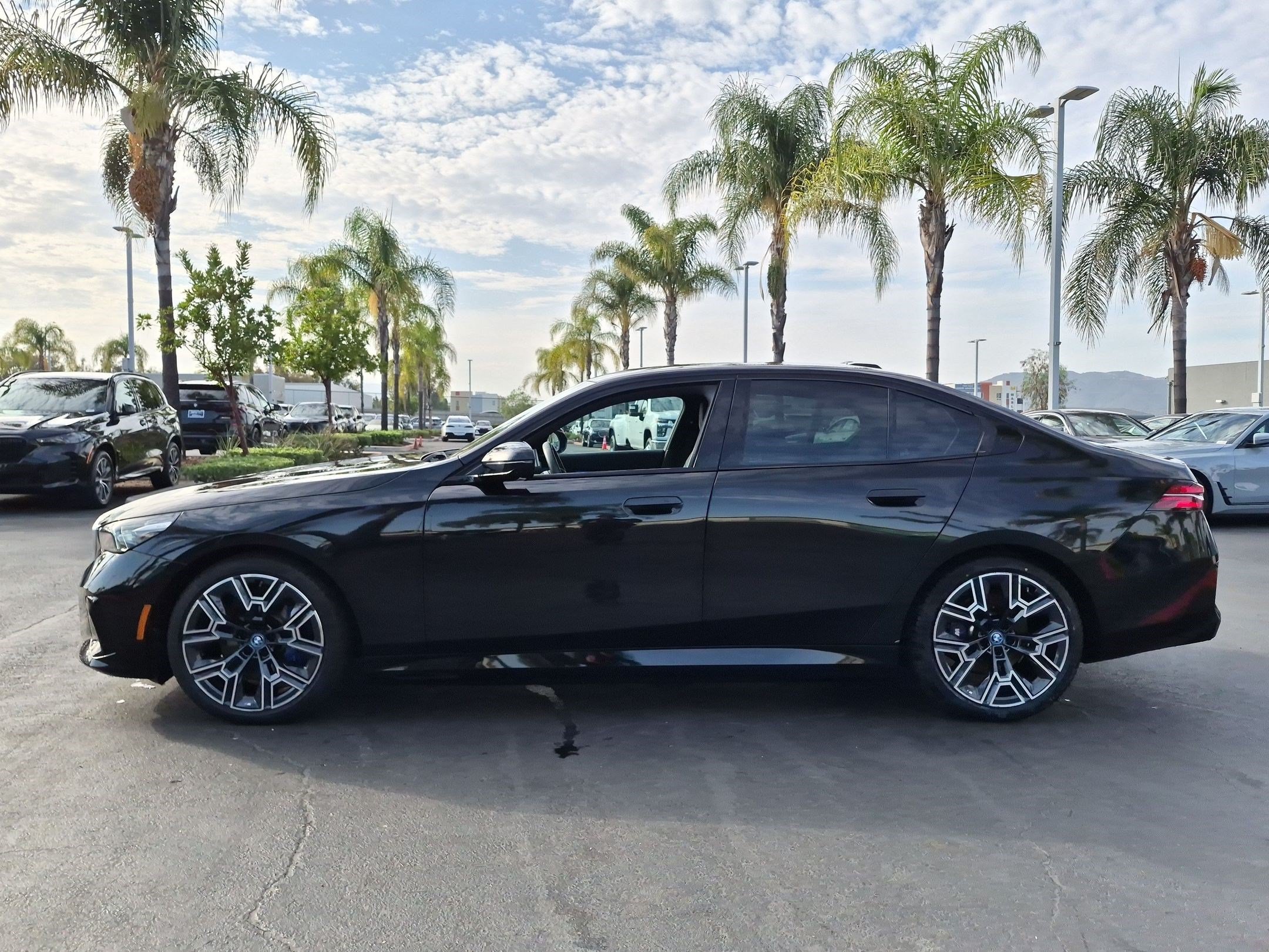 Used 2024 BMW i5 eDrive40i w/ Executive Package RWD image 7