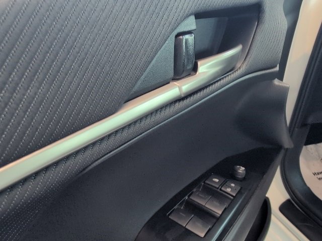 Used 2025 Toyota Camry SE image 18