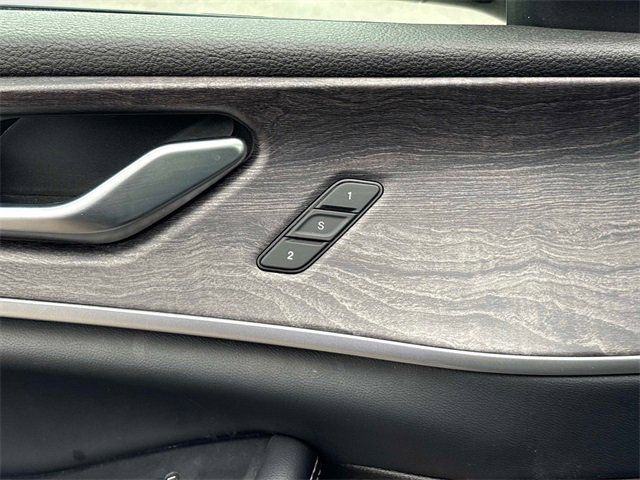 Used 2024 Jeep Grand Cherokee L Limited w/ Luxury Tech Group II image 27