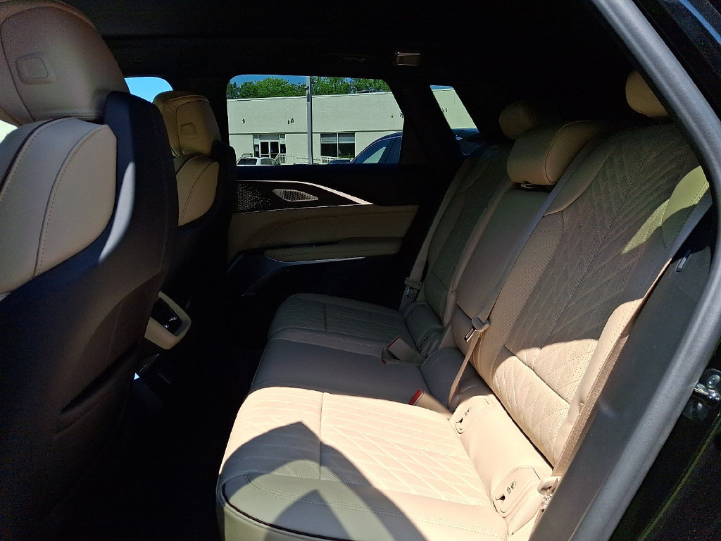 New 2026 Cadillac Lyriq Signature Luxury w/ Nappa Leather Package AWD/4WD image 5