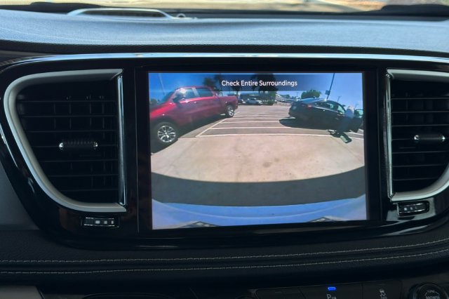 Used 2024 Chrysler Pacifica Limited FWD image 25