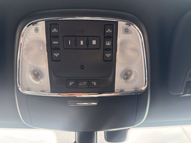 Used 2016 Jeep Grand Cherokee Limited w/ Luxury Group II AWD/4WD image 24