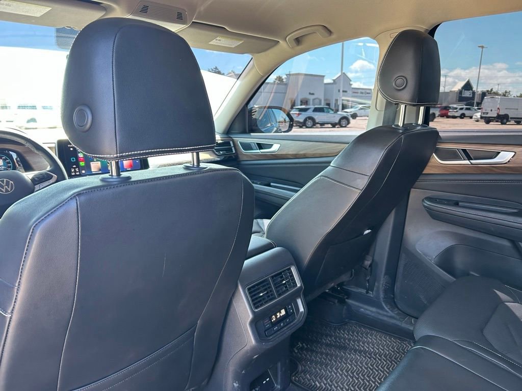 Used 2024 Volkswagen Atlas SE w/ Black Wheel Package image 15