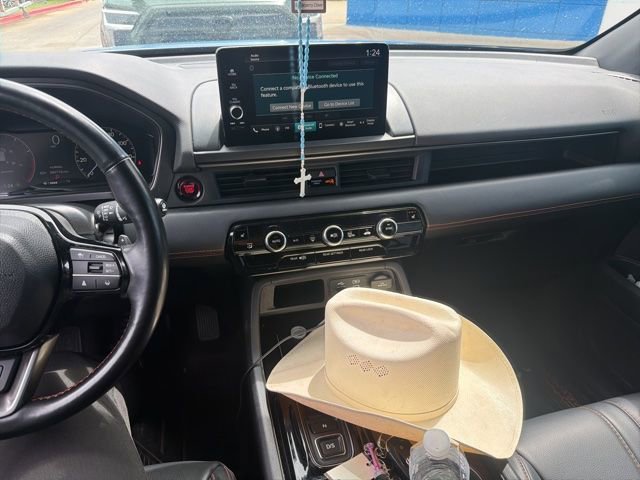 Used 2025 Honda Pilot TrailSport image 18