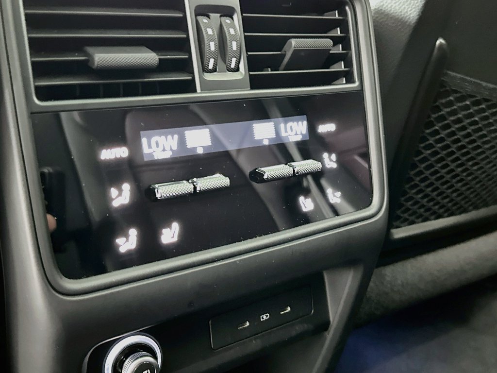Certified 2025 Porsche Cayenne S AWD/4WD image 27