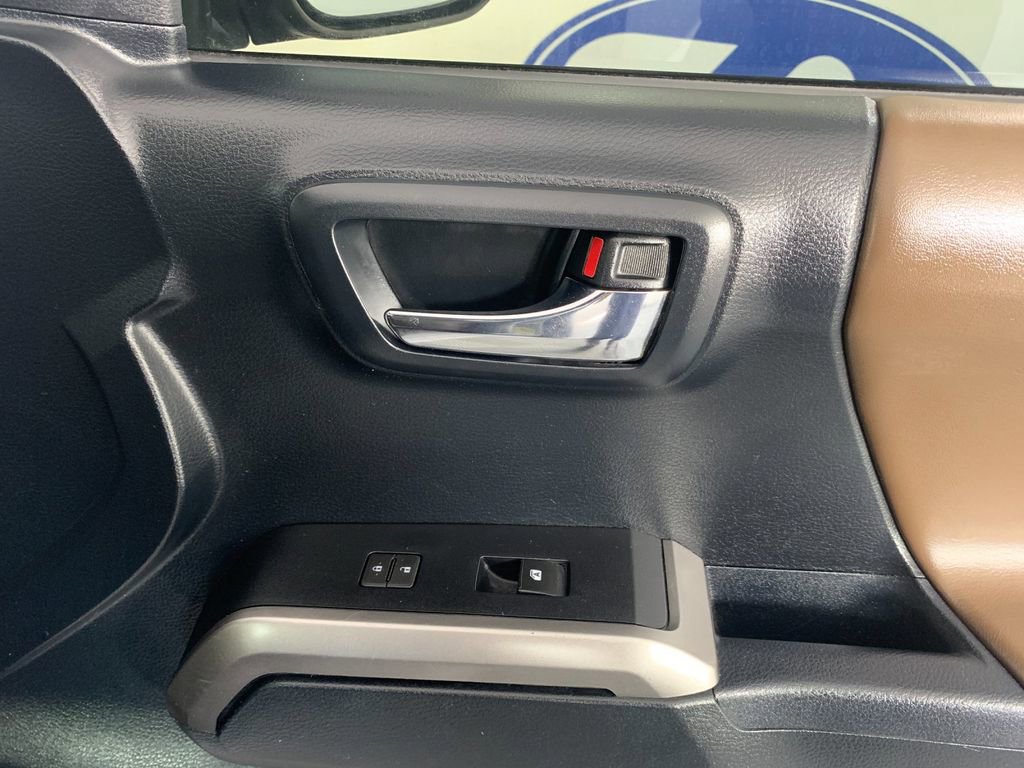 Used 2016 Toyota Tacoma Limited w/ Towing Package image 38