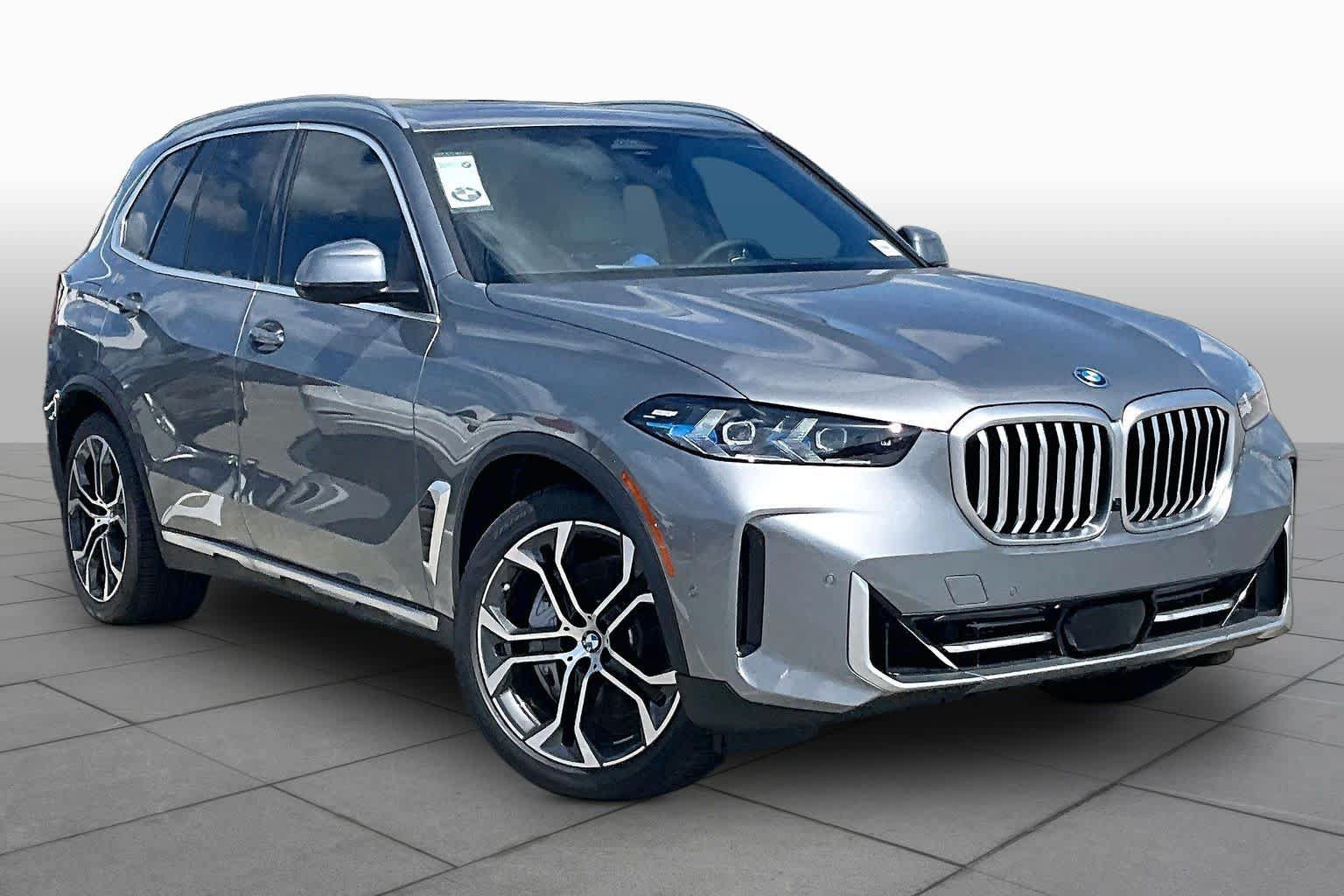 Used 2026 BMW X5 xDrive50e w/ Premium Package AWD/4WD image 2
