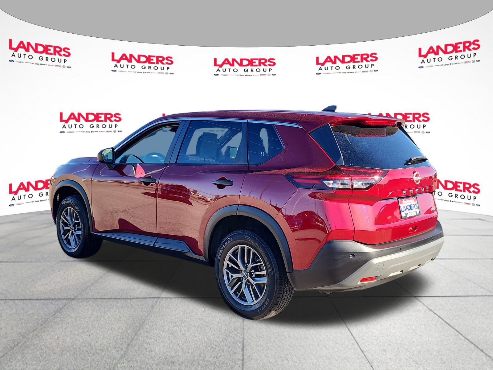 Used 2023 Nissan Rogue S image 5