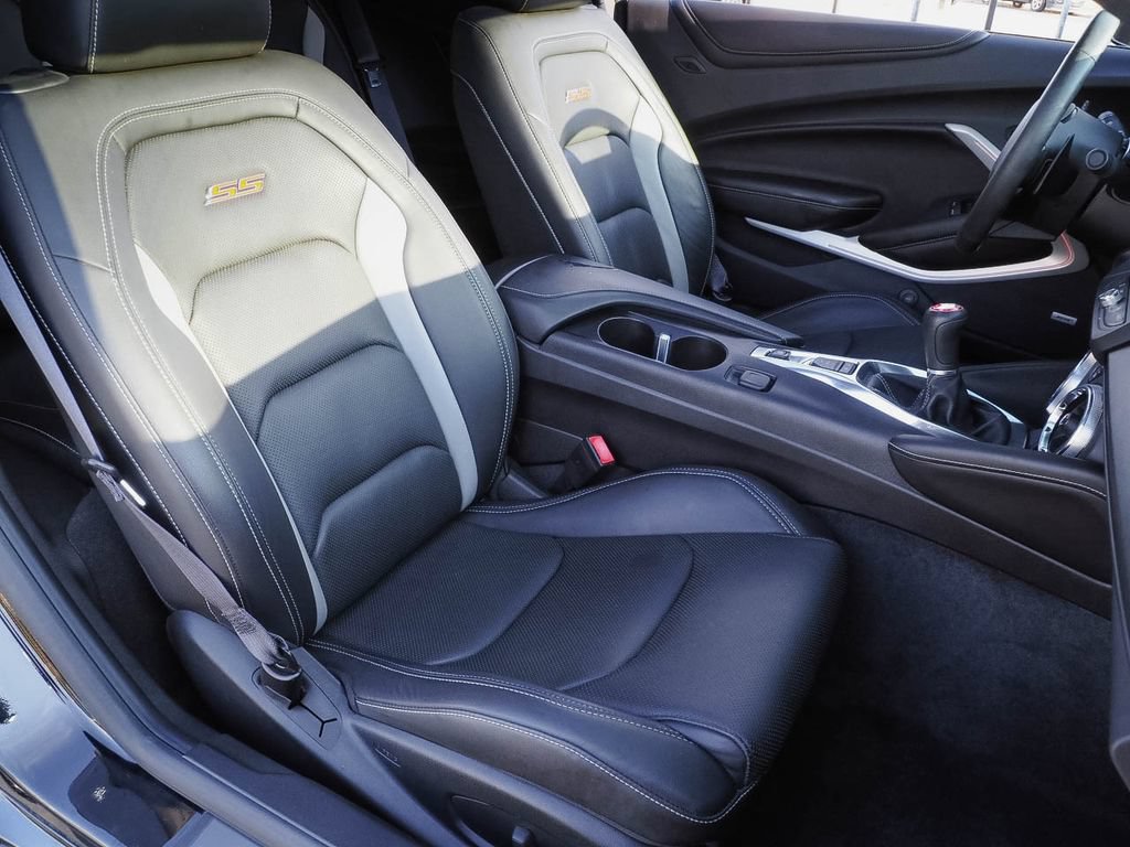 Used 2016 Chevrolet Camaro SS RWD image 18