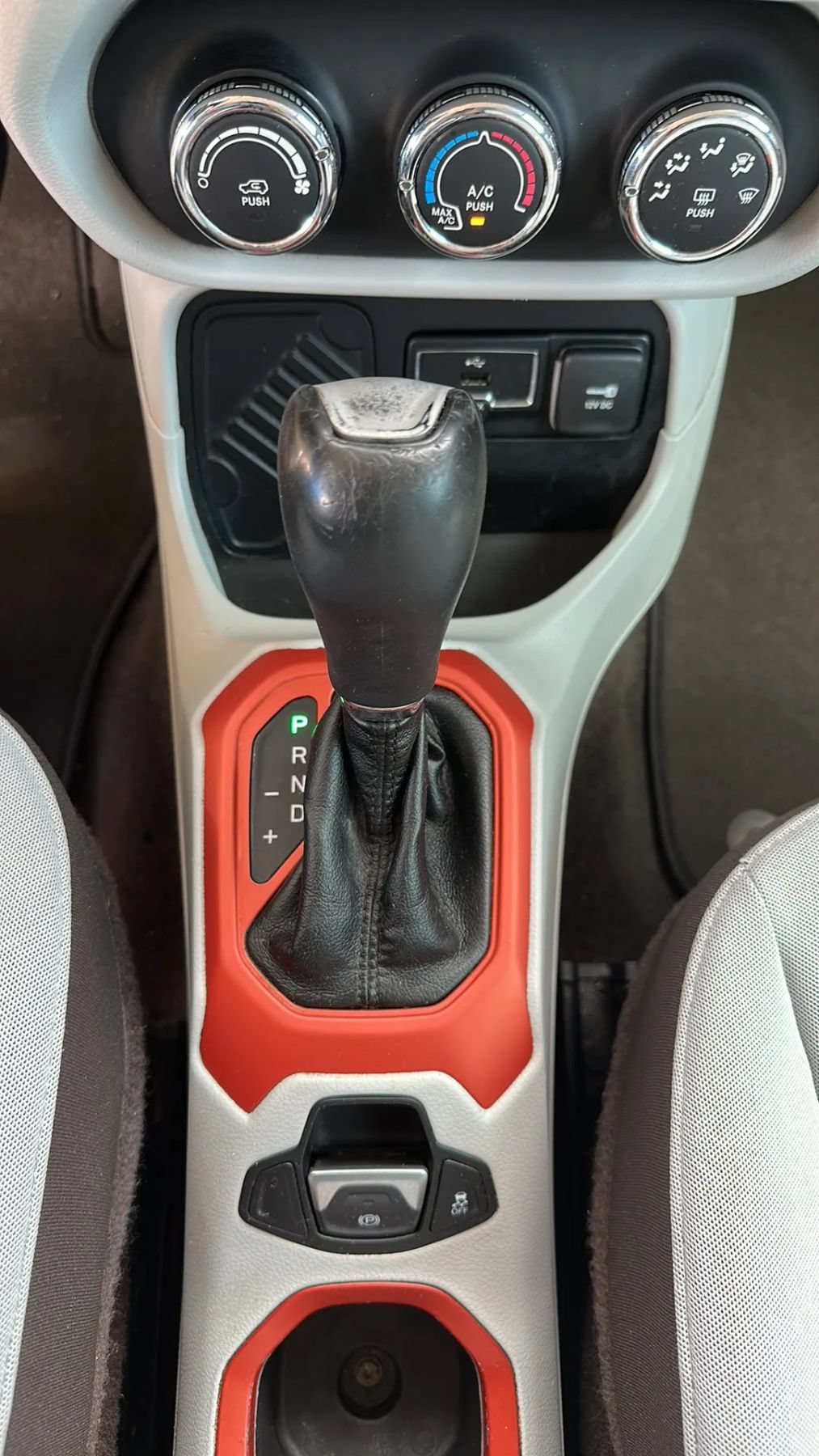 Used 2016 Jeep Renegade Latitude w/ Safety & Security Group FWD image 38