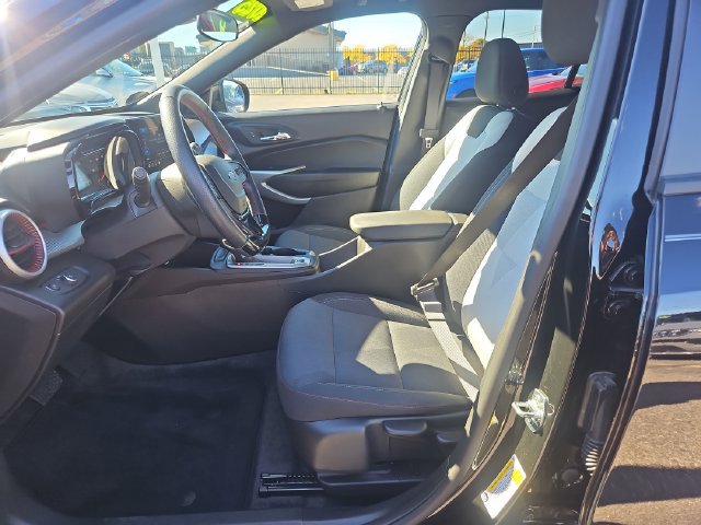 Used 2025 Chevrolet Trax RS FWD image 9
