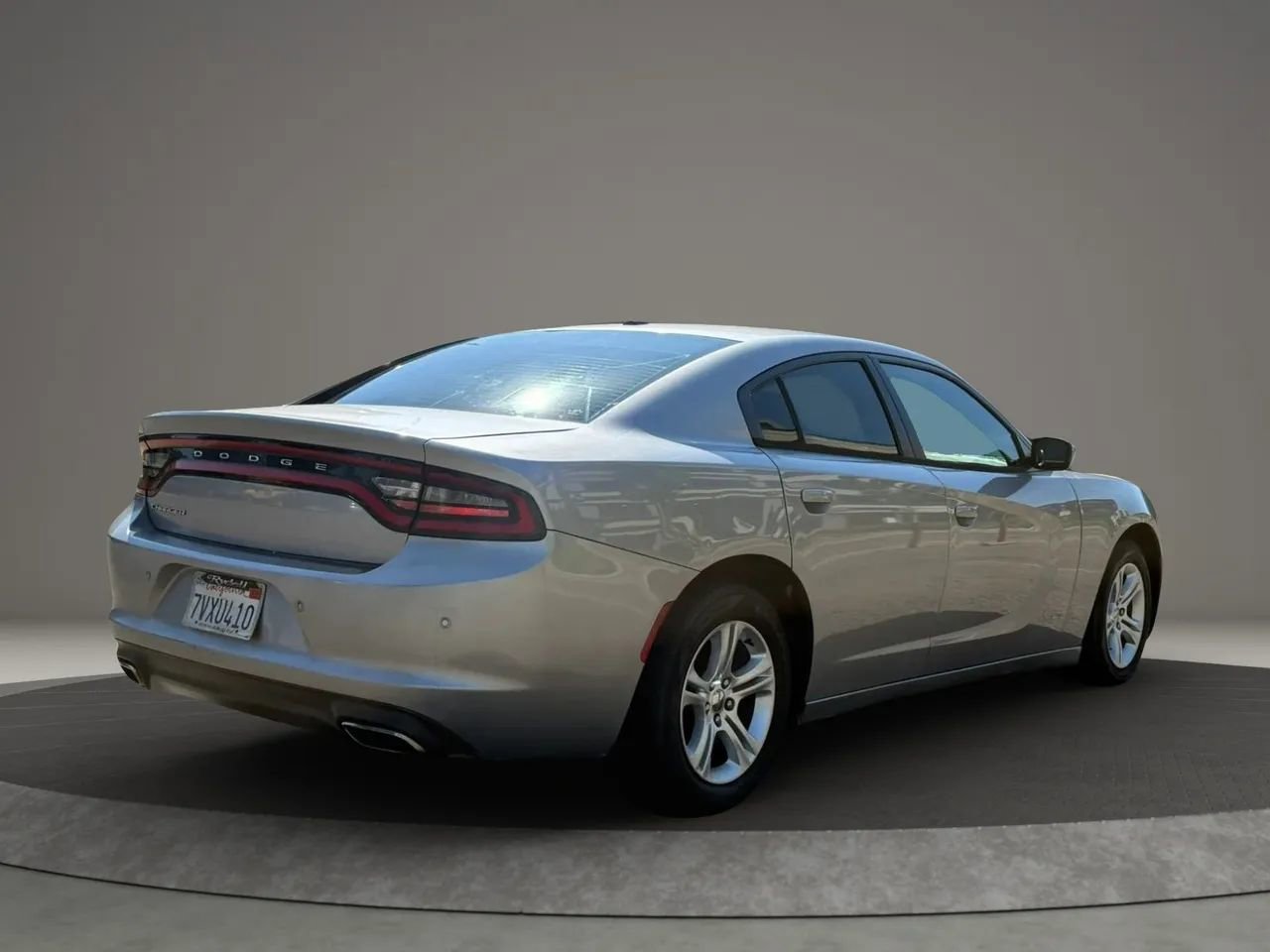 Used 2015 Dodge Charger SE w/ Popular Equipment Group RWD image 5