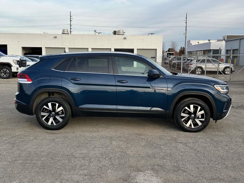 Certified 2023 Volkswagen Atlas Cross Sport SE image 3