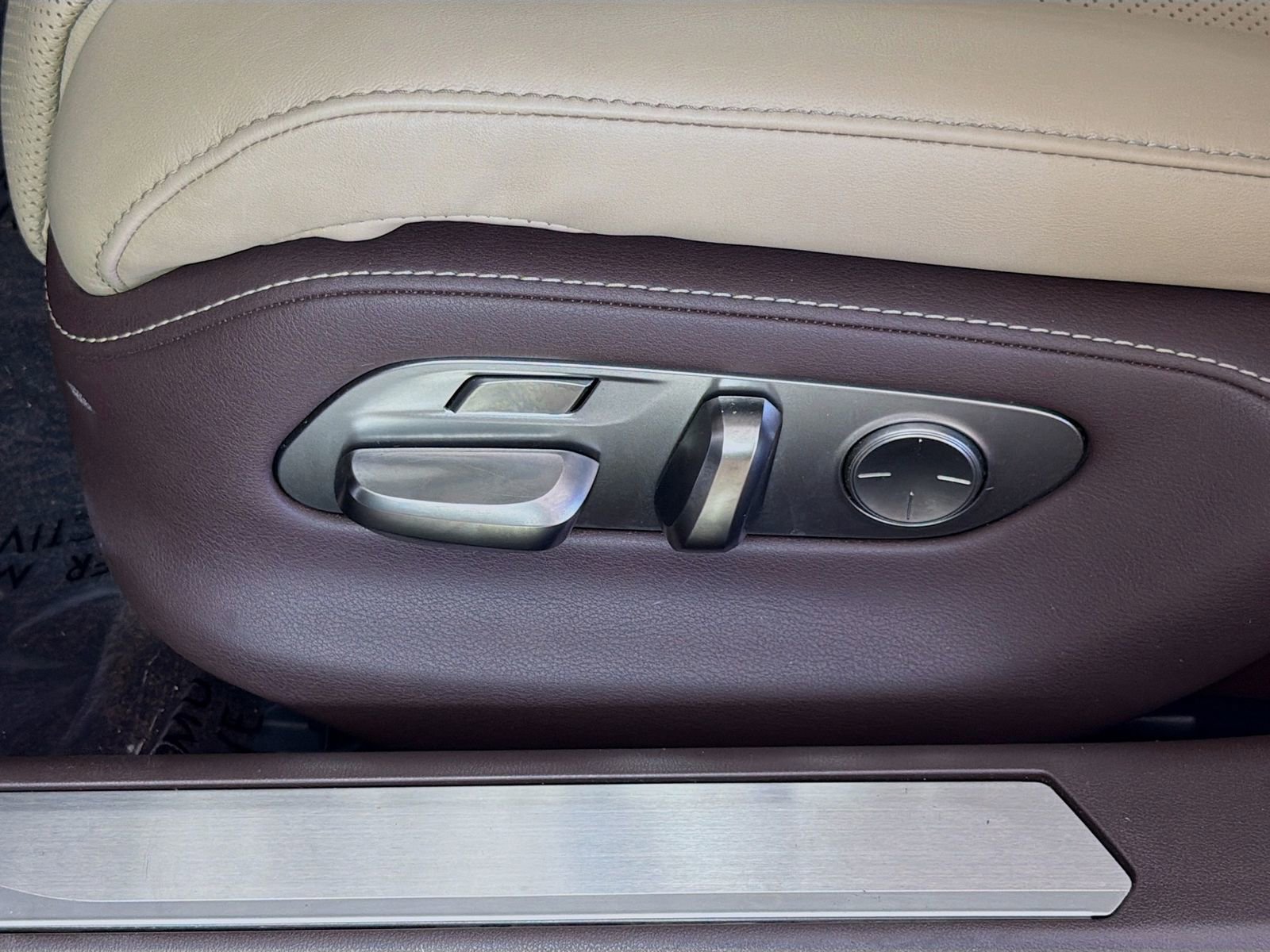Used 2020 Lexus LS 500 RWD image 23