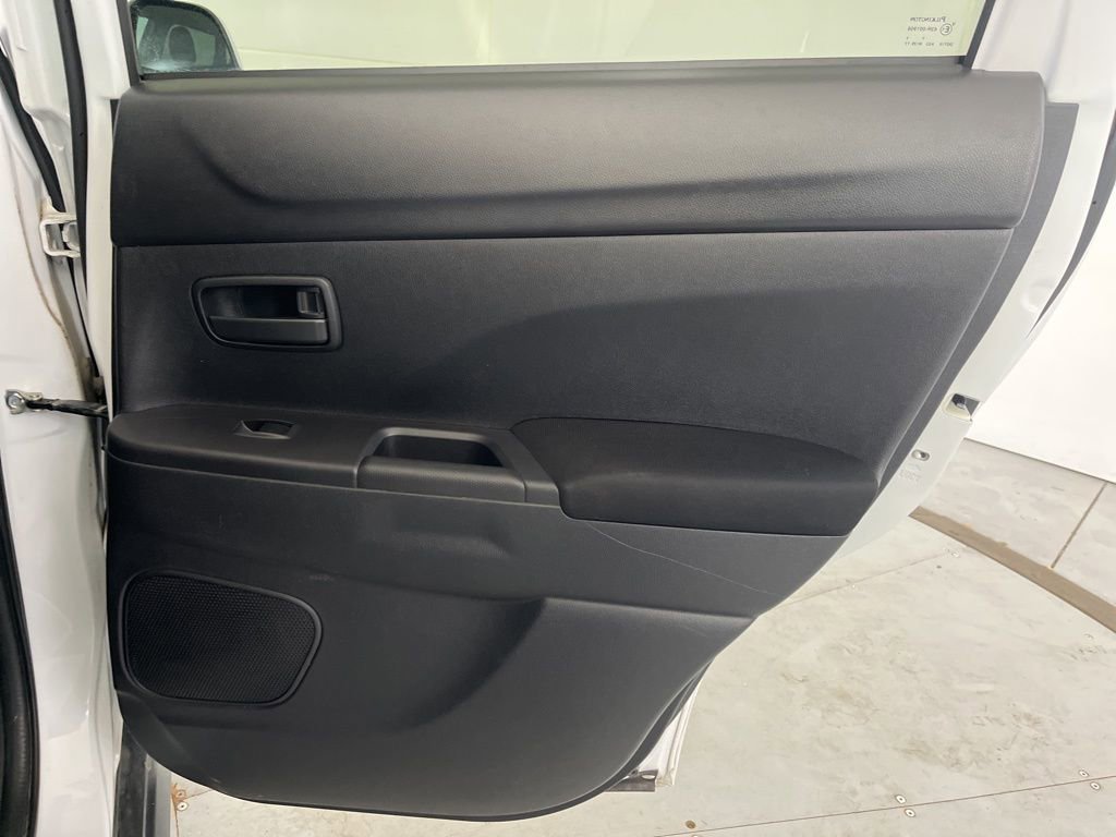 Used 2015 Mitsubishi Outlander Sport ES image 29