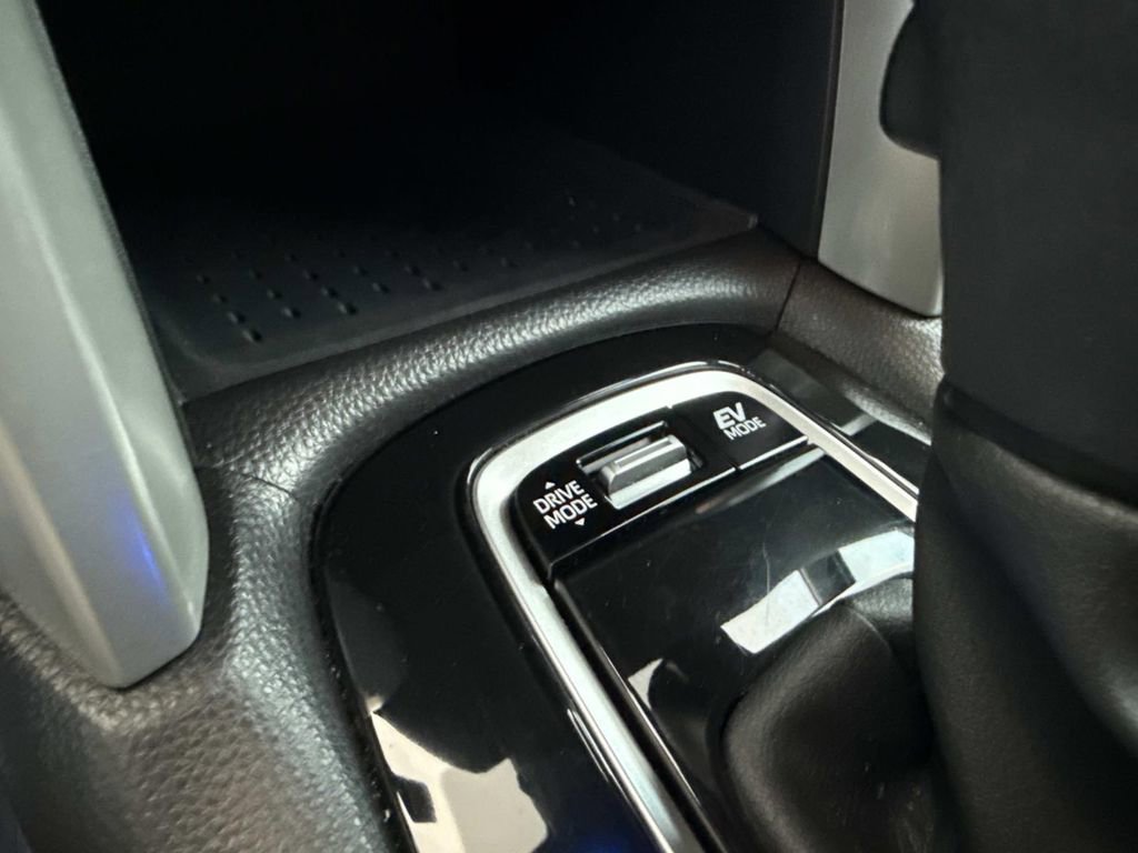 Used 2025 Toyota Corolla Cross AWD Hybrid image 32