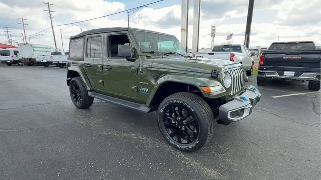 Used 2023 Jeep Wrangler Unlimited Sahara w/ Cold Weather Group AWD/4WD image 2