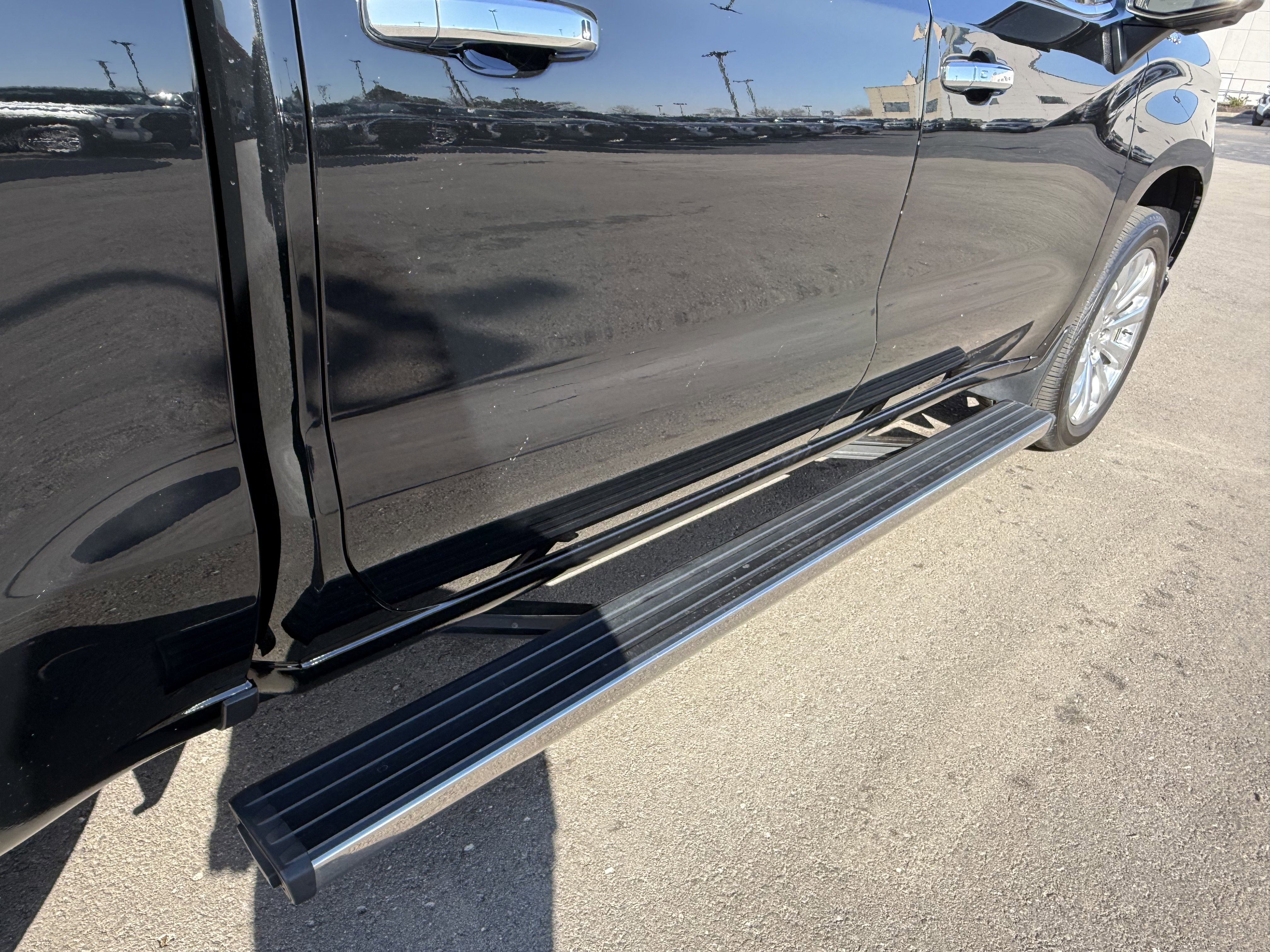 Used 2022 Chevrolet Silverado 1500 High Country image 24