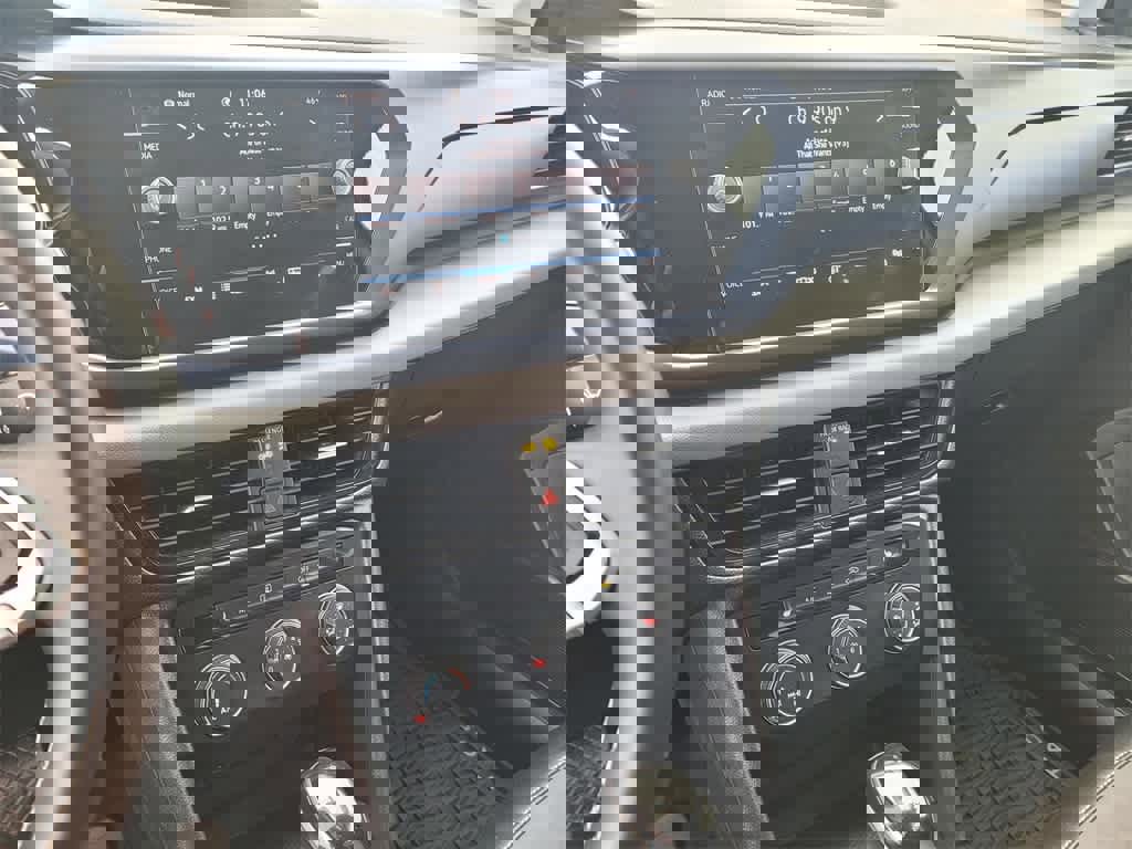 Used 2022 Volkswagen Taos SE w/ Panoramic Sunroof Package image 17