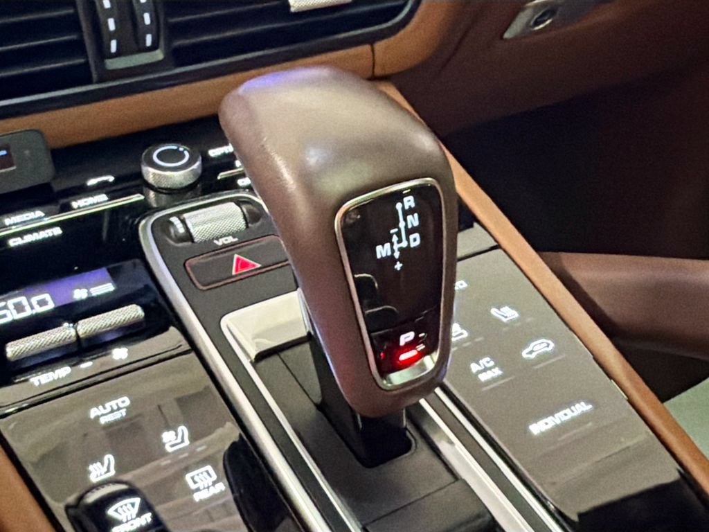 Certified 2023 Porsche Cayenne Turbo AWD/4WD image 18