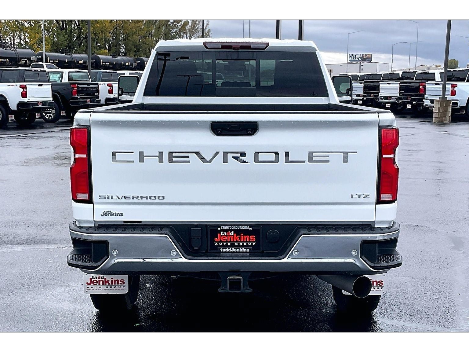 Used 2024 Chevrolet Silverado 3500 LTZ w/ LTZ Plus Package AWD/4WD image 4