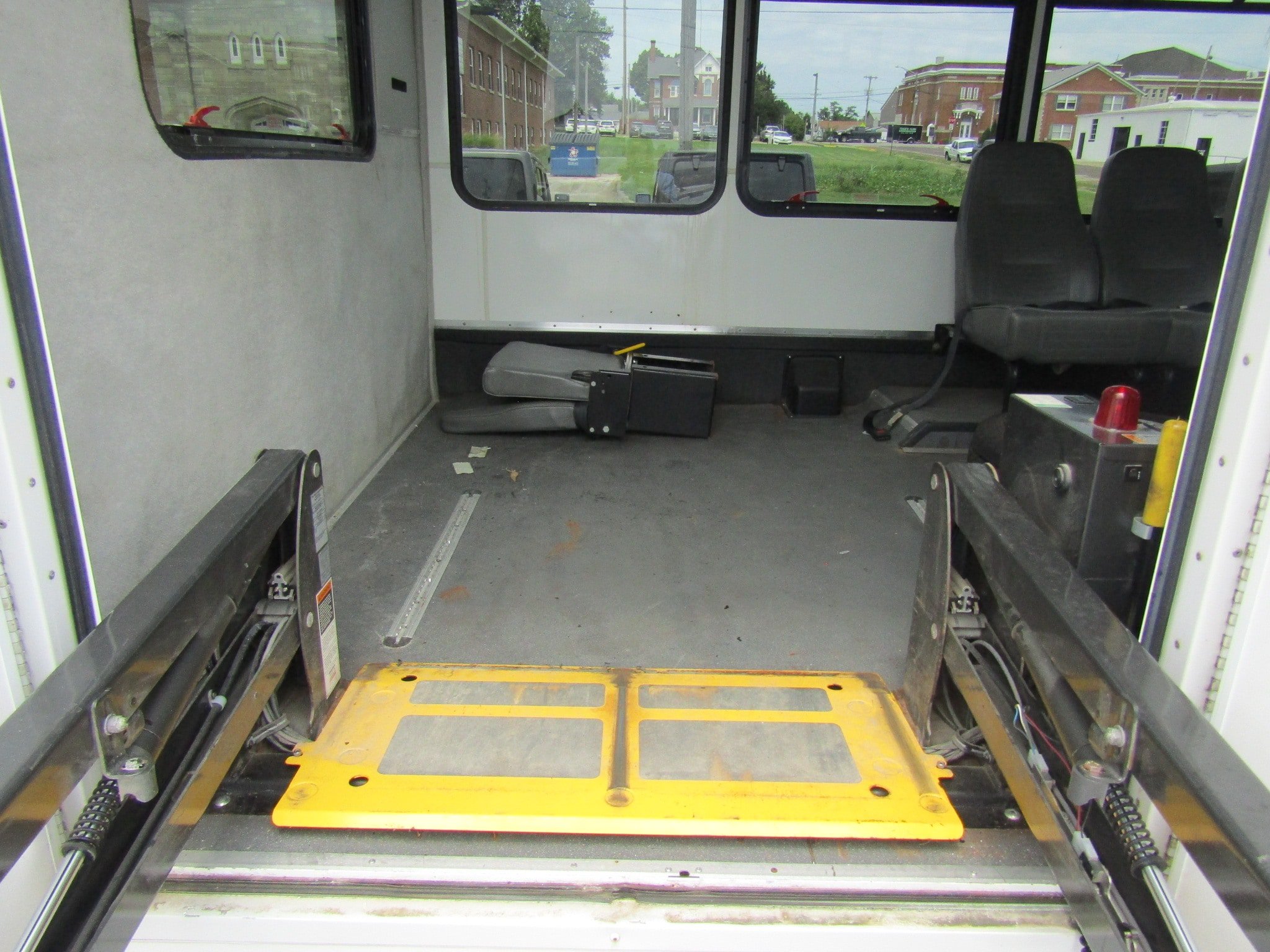 Used 2012 Ford E-450 and Econoline 450 Super Duty w/ Shuttle Bus Prep Pkg RWD image 16