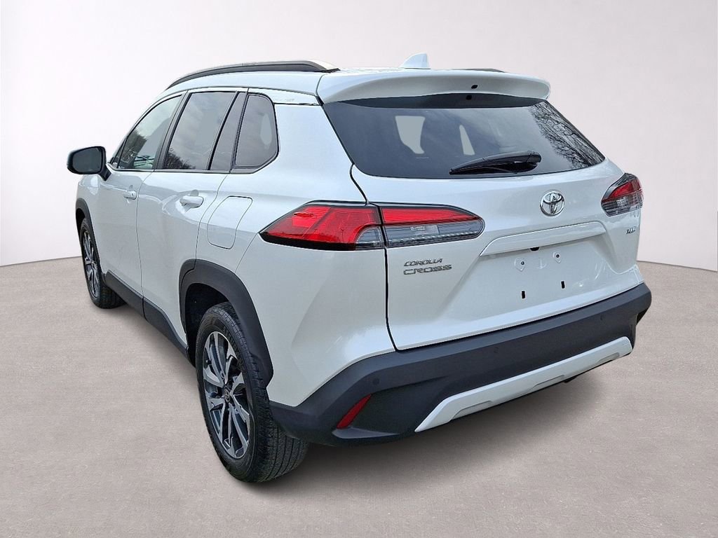 Used 2023 Toyota Corolla Cross XLE image 5