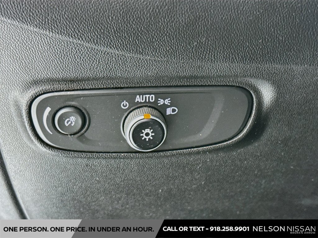 Used 2020 Chevrolet Equinox LS w/ LS Convenience Package FWD image 10