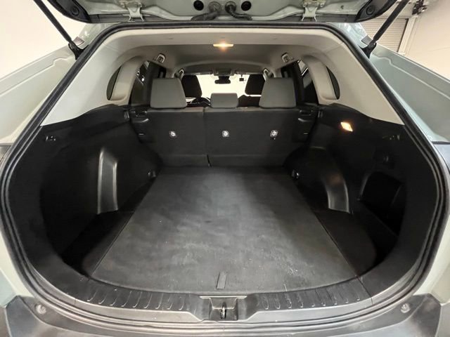 Used 2021 Toyota RAV4 XLE AWD/4WD image 14