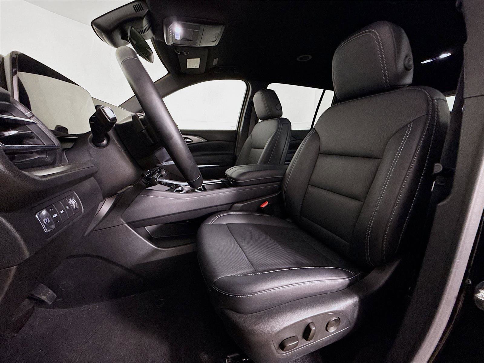 Used 2025 Chevrolet Traverse LT w/ Driver Confidence Package image 22