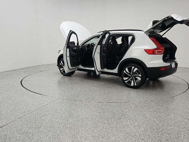Certified 2025 Volvo XC40 B5 Ultra AWD/4WD image 12