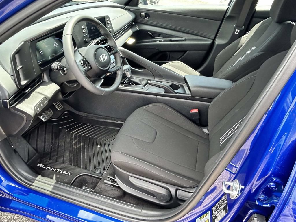 Certified 2025 Hyundai Elantra Sport FWD image 11