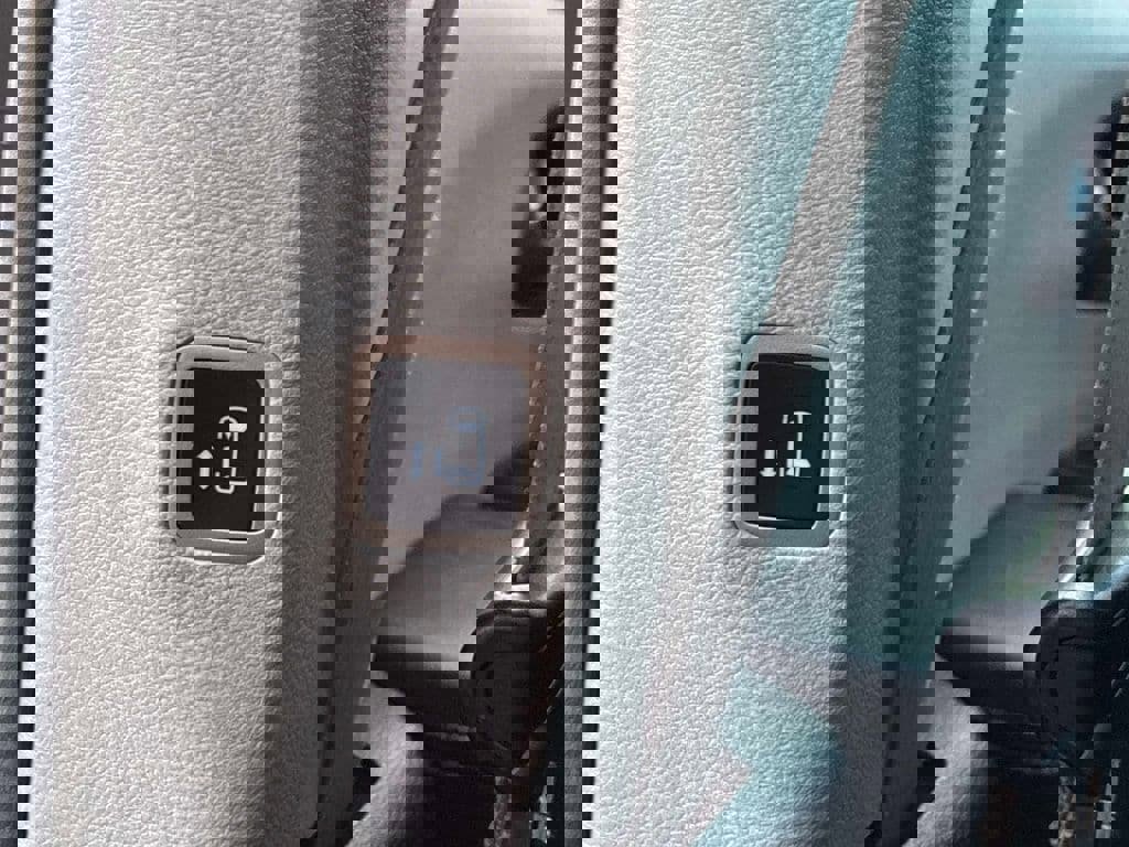 Used 2022 Chrysler Pacifica Touring-L FWD image 23