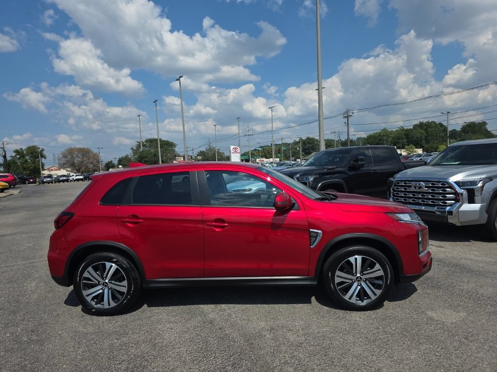 Used 2025 Mitsubishi Outlander Sport SE AWD/4WD image 3