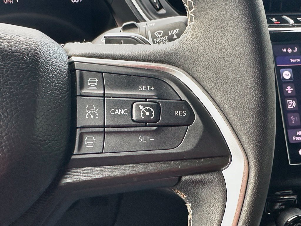 Used 2025 Jeep Grand Cherokee Altitude AWD/4WD image 24