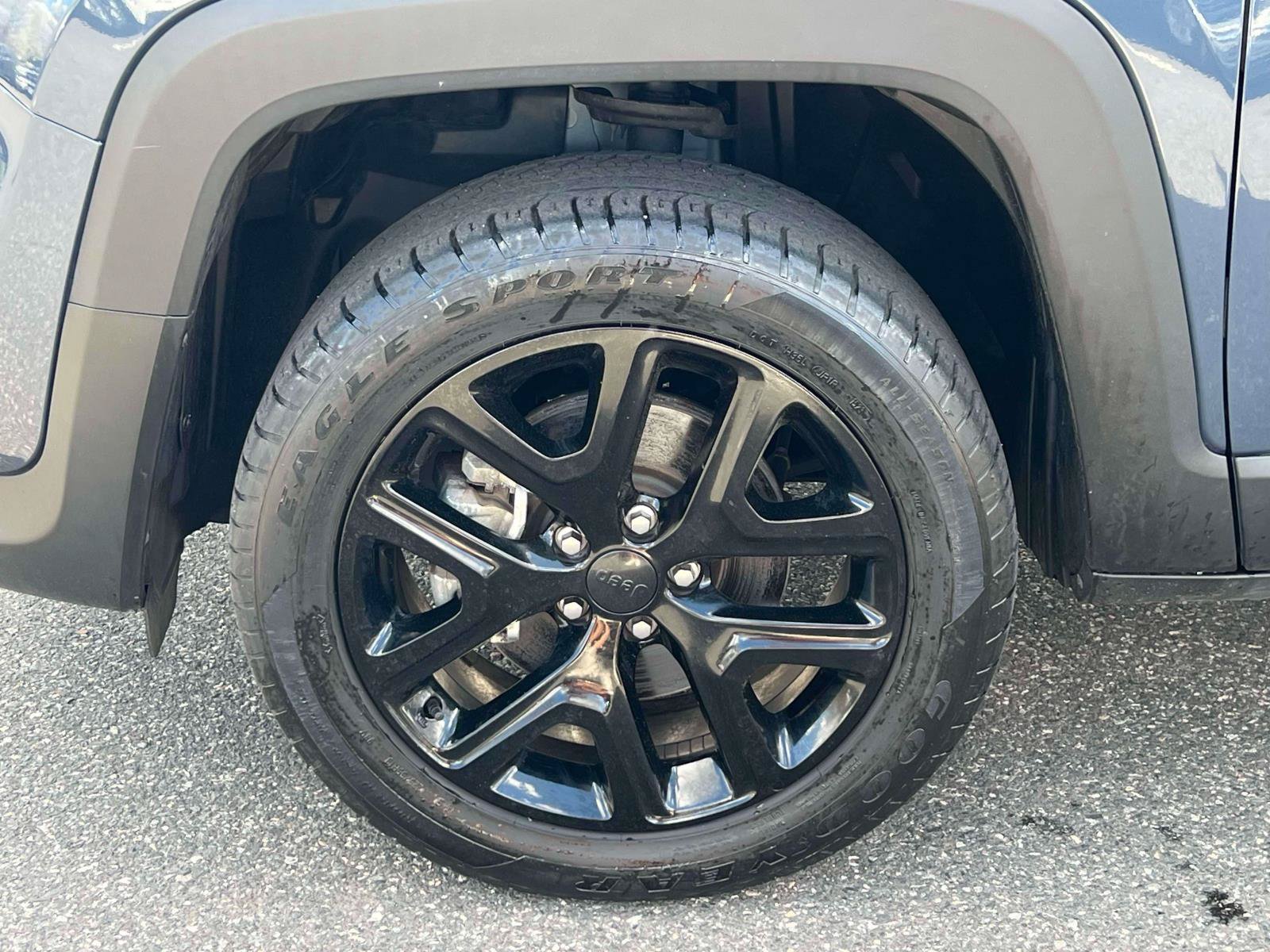 Used 2023 Jeep Renegade Altitude AWD/4WD image 6
