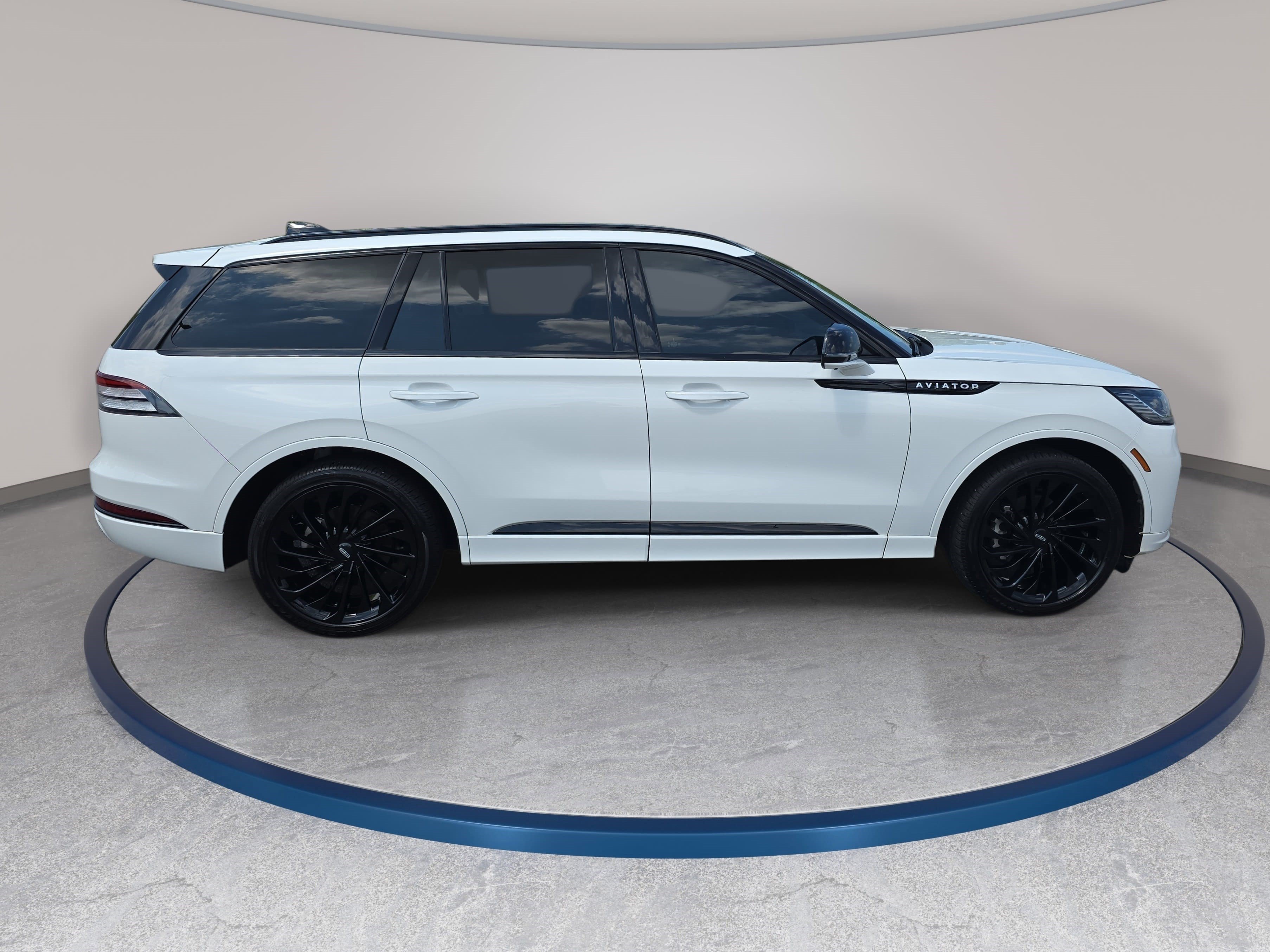 Certified 2025 Lincoln Aviator Reserve w/ Equipment Group 201A AWD/4WD image 4