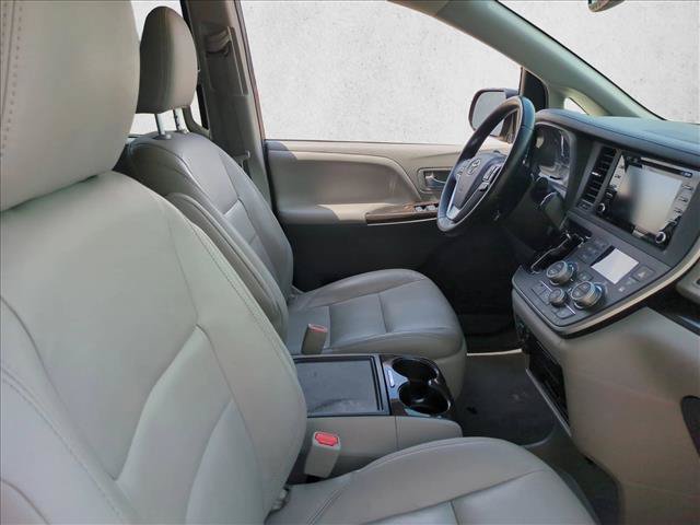 Used 2020 Toyota Sienna XLE w/ Entertainment Package FWD image 23