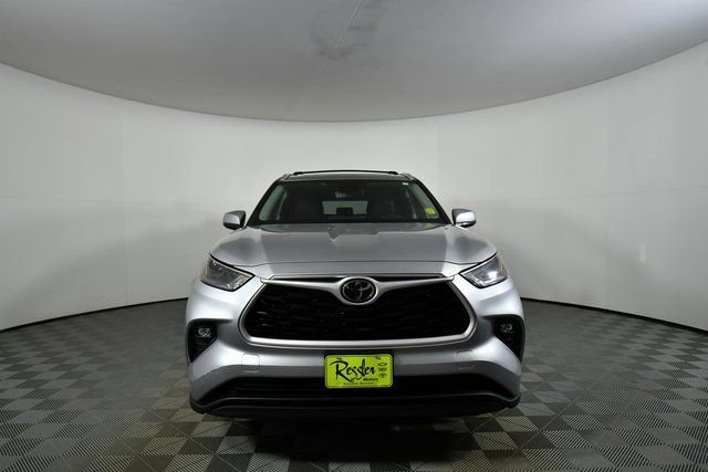 Used 2023 Toyota Highlander XLE image 7