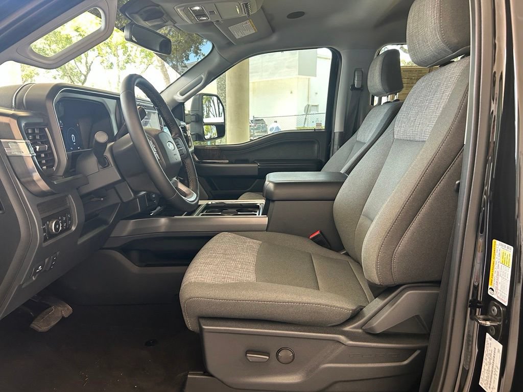 Used 2025 Ford F350 Lariat w/ Lariat Ultimate Package AWD/4WD image 6