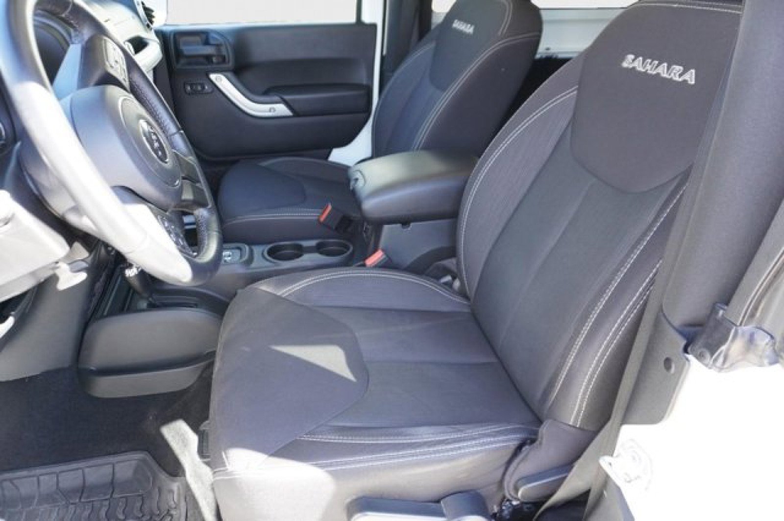 Used 2018 Jeep Wrangler Sahara w/ Connectivity Group image 11